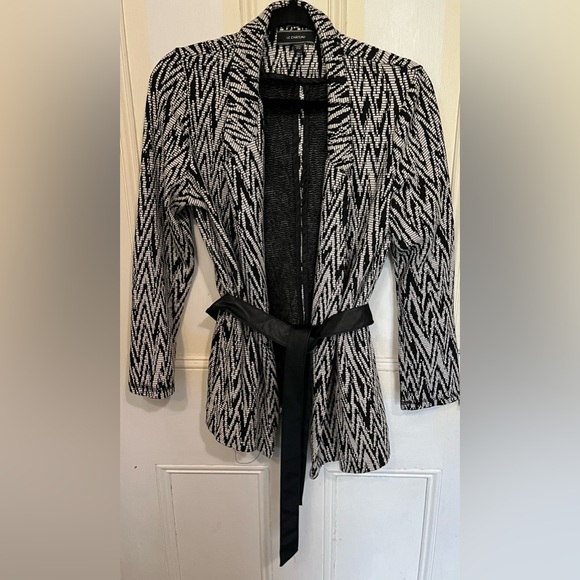 Le Chateau Long Sleeve Patterned Blazer with Belt Small - Picture 3 of 11